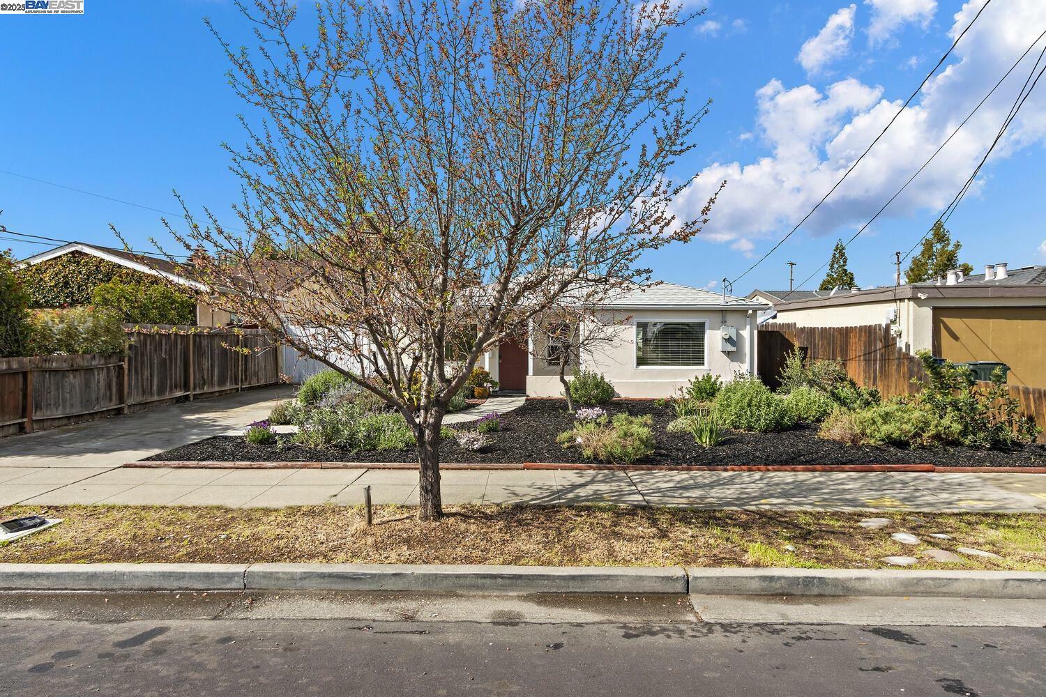 Property Photo: 633 N P St CA 94551
