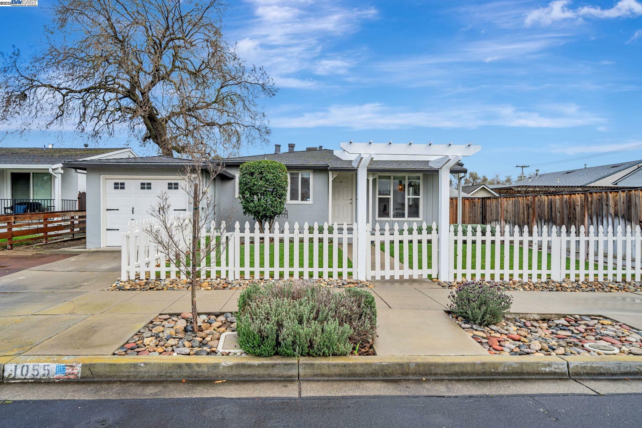 1055 Locust St  Livermore CA 94551 photo