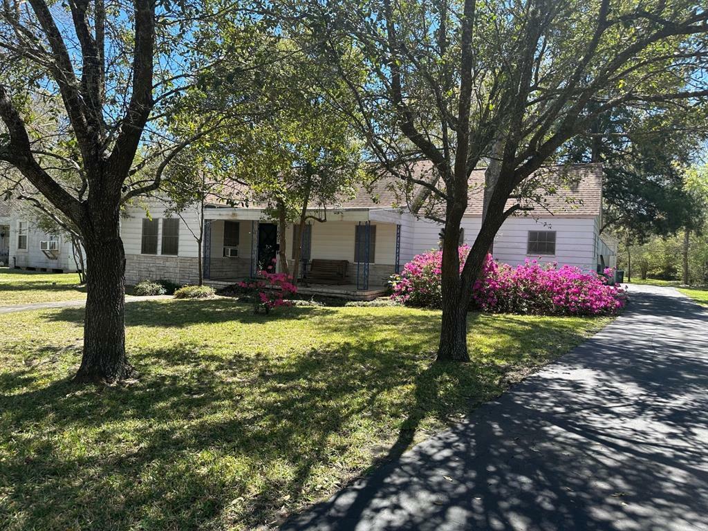 Property Photo: 1607 Wright Boulevard TX 77520