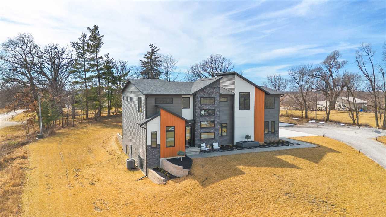 Property Photo: 4615 Elynn Ln NE IA 52333