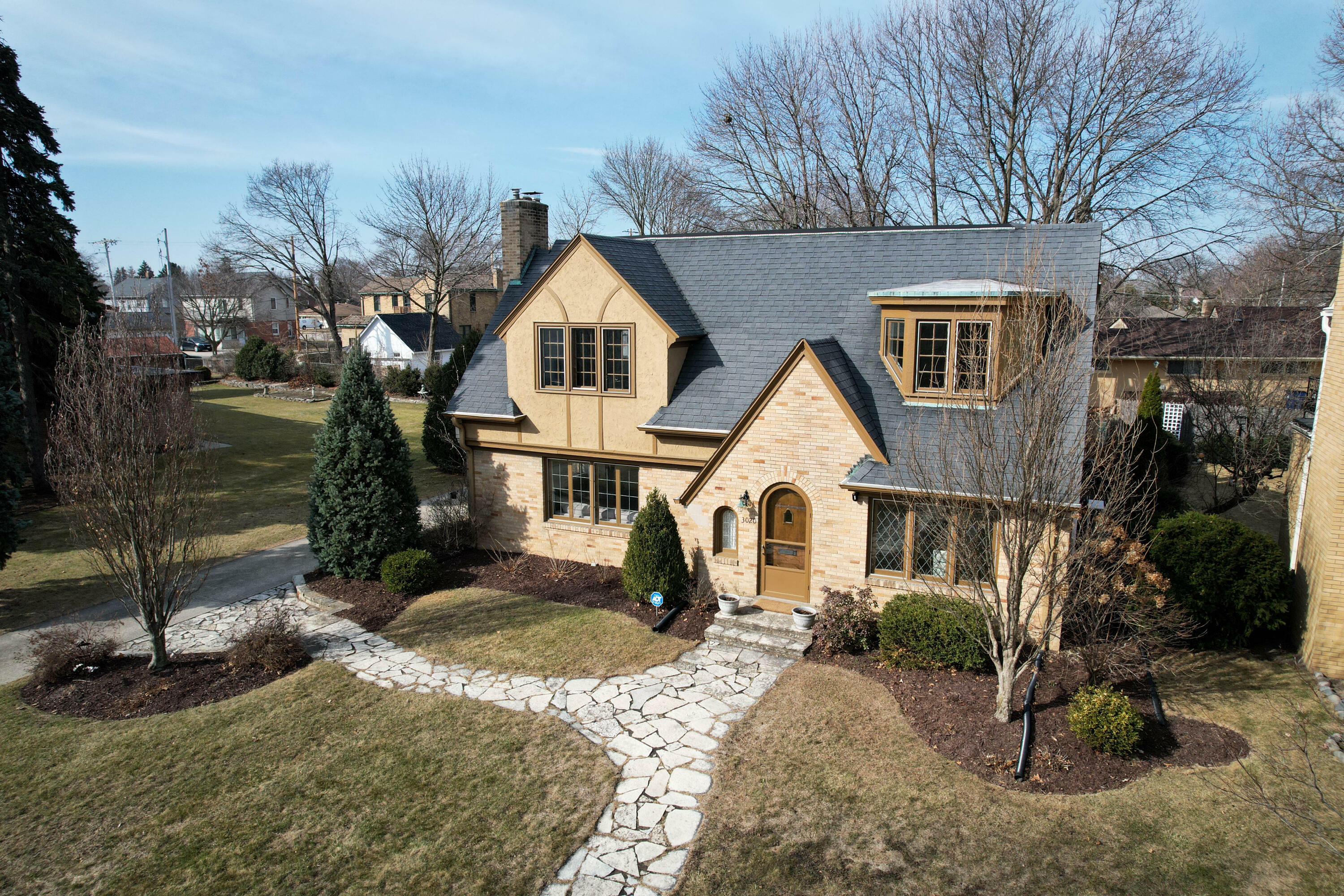 Property Photo: 3020 Chatham St WI 53402