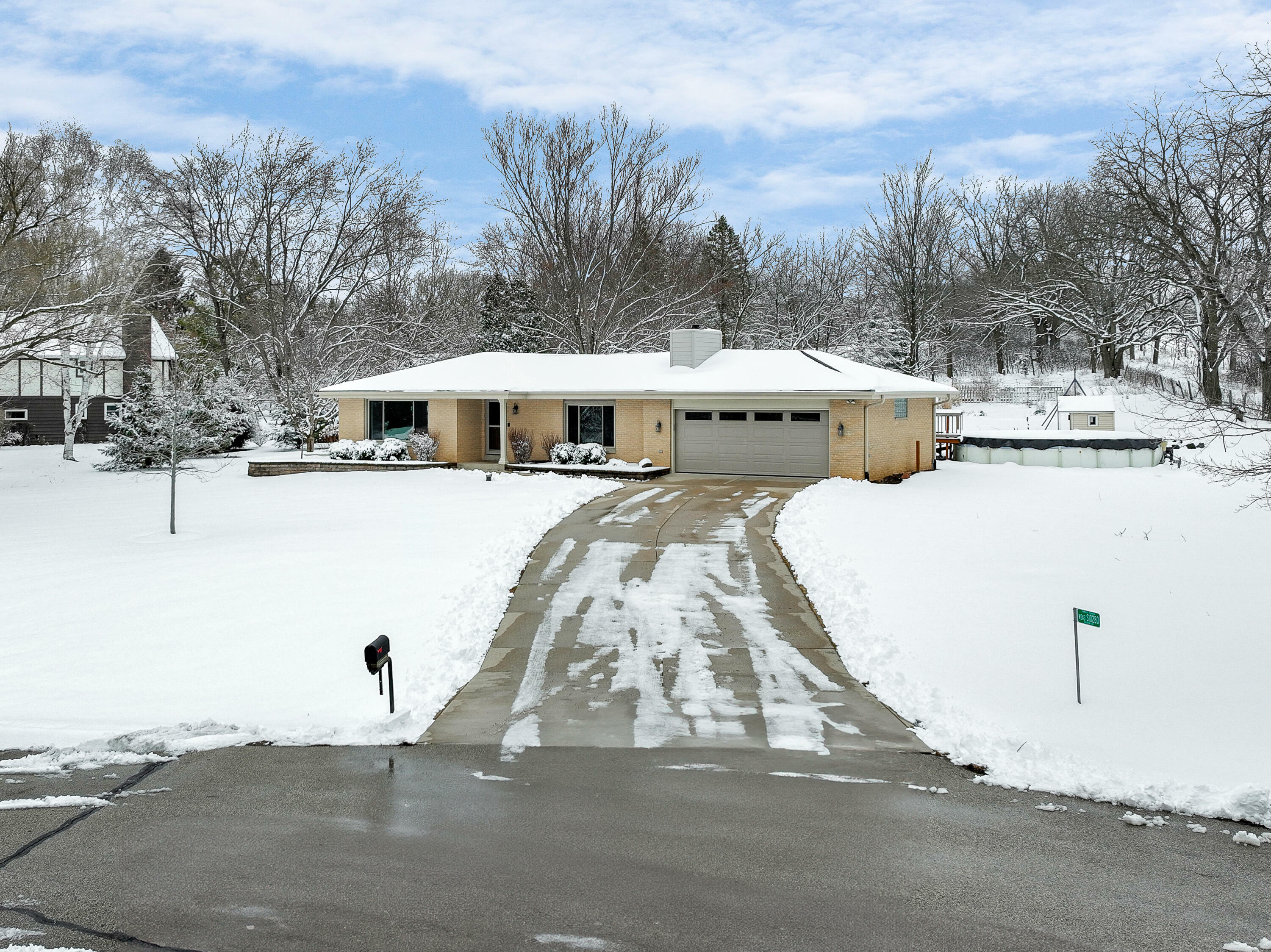 Property Photo: W243s10280 Meadow Cir WI 53103