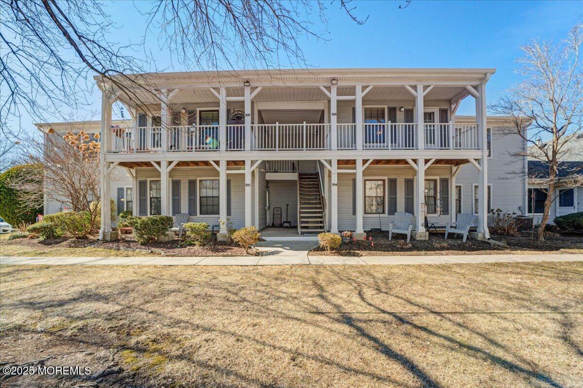 Property Photo: 308 Wycoff Way W NJ 08816