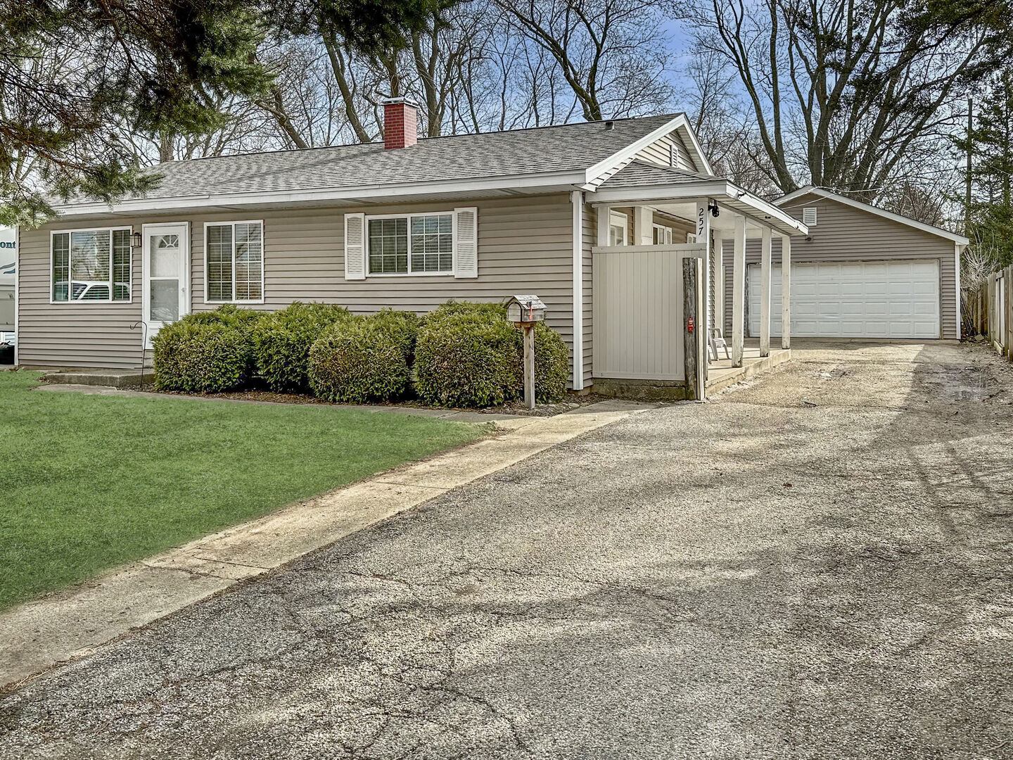 Property Photo:  257 Hickory Drive  IL 60014 