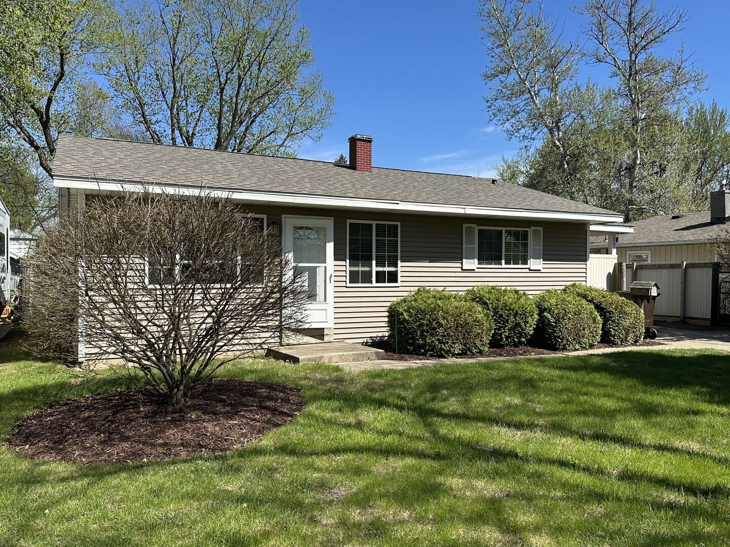 Property Photo:  257 Hickory Drive  IL 60014 