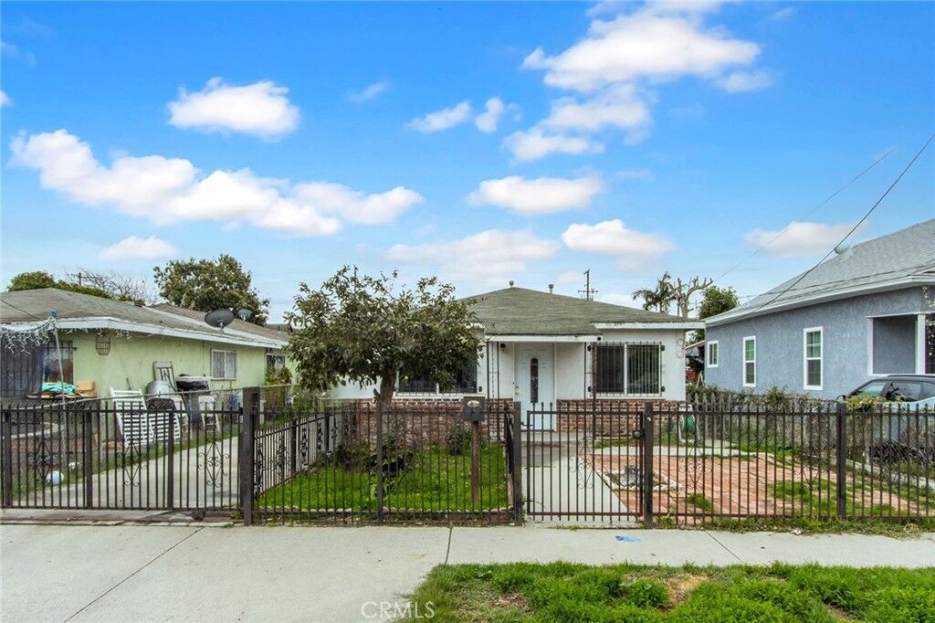 Property Photo: 1724 E 63rd Street CA 90001
