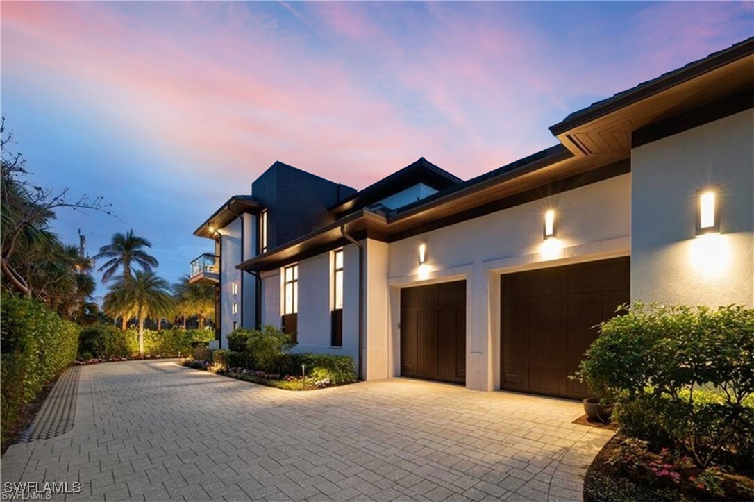 Property Photo: 1230 Gulf Shore Boulevard S FL 34102
