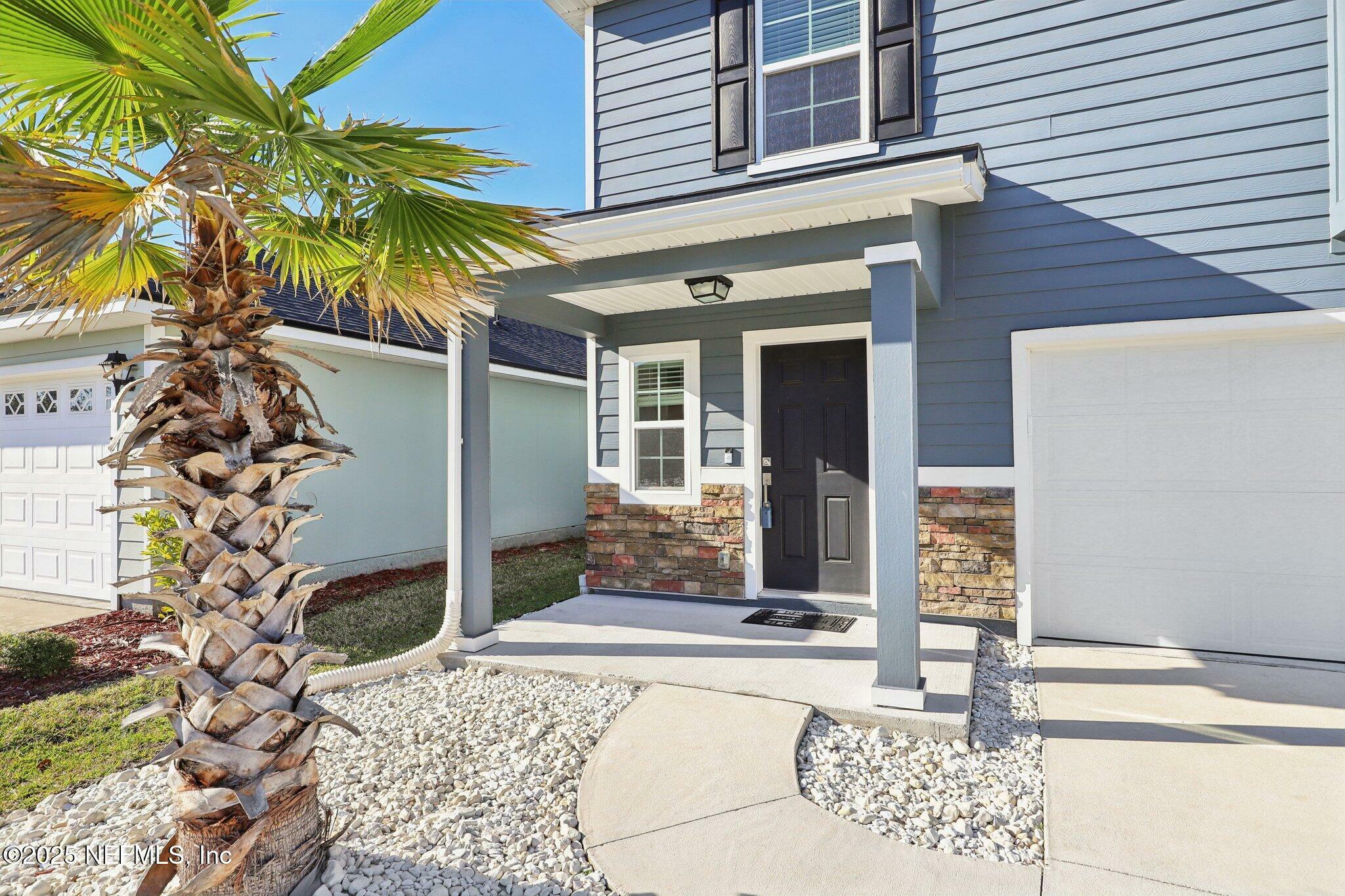 Property Photo: 11461 Nathaniel Gorham Way FL 32221