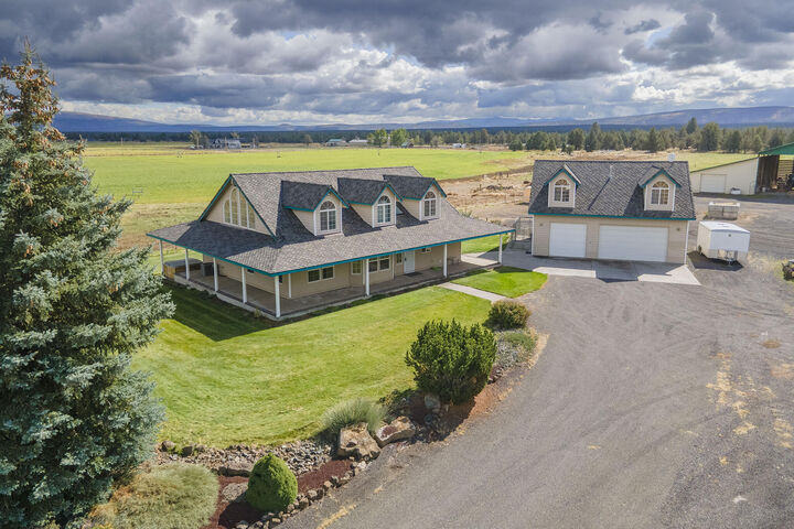Property Photo: 24585 Dodds Road OR 97701