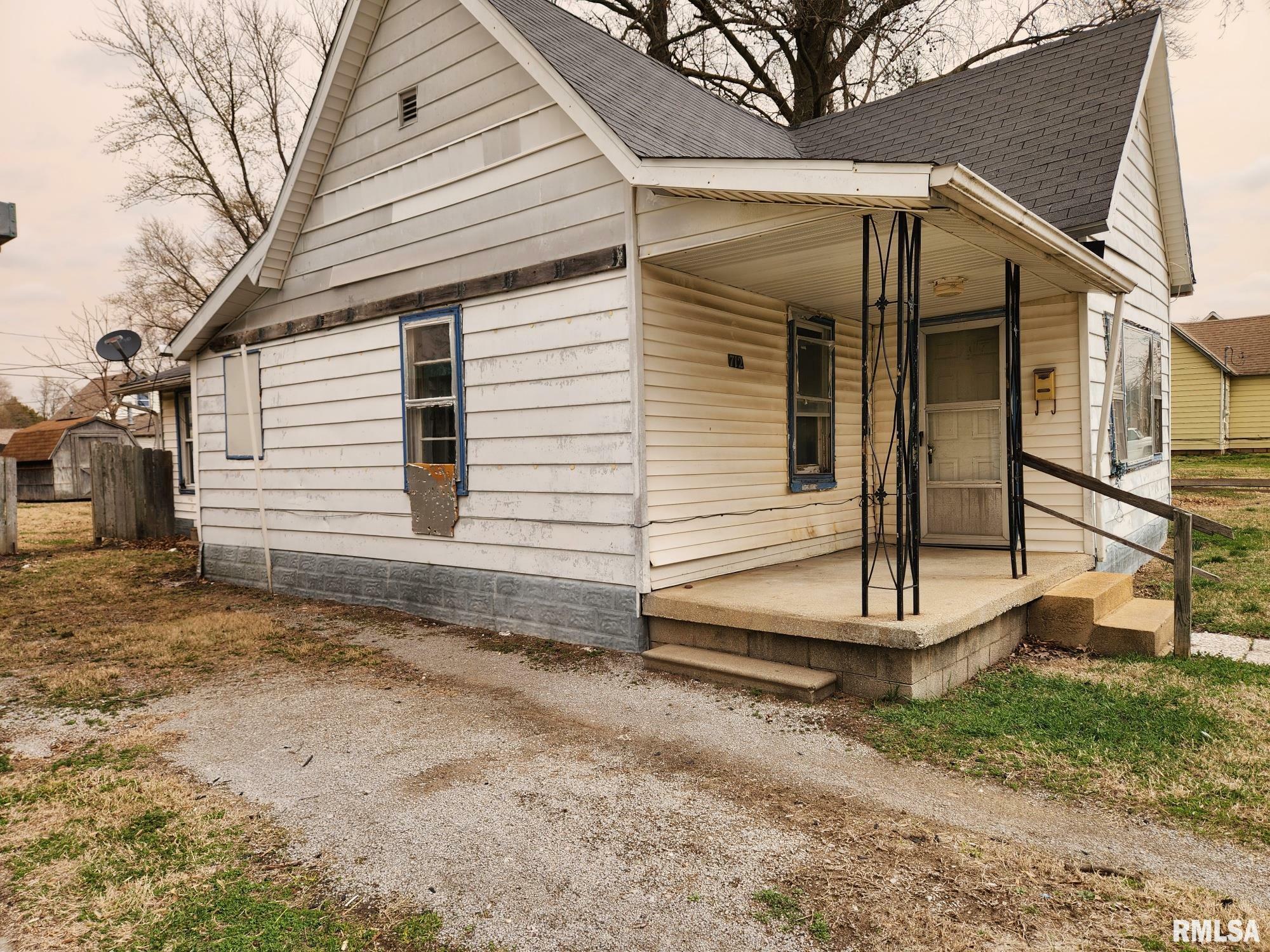 Property Photo: 712 Rhodes Street IL 62801