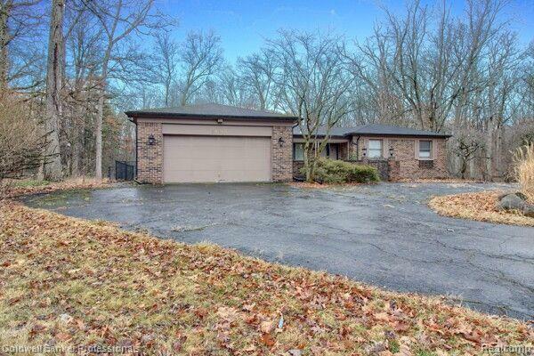 Property Photo:  28645 Oakcrest Court  MI 48334 