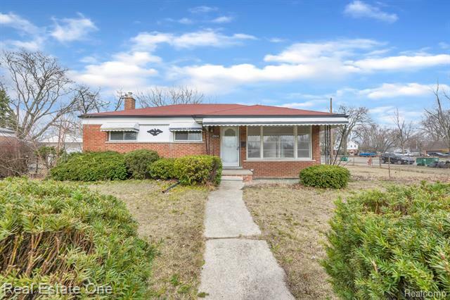 Property Photo: 27418 Maplewood Street MI 48135