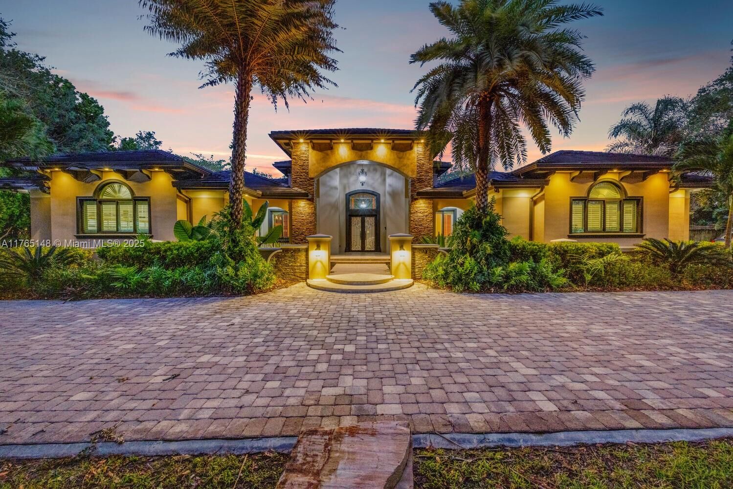 Property Photo: 9425 SW 94 Ct FL 33176