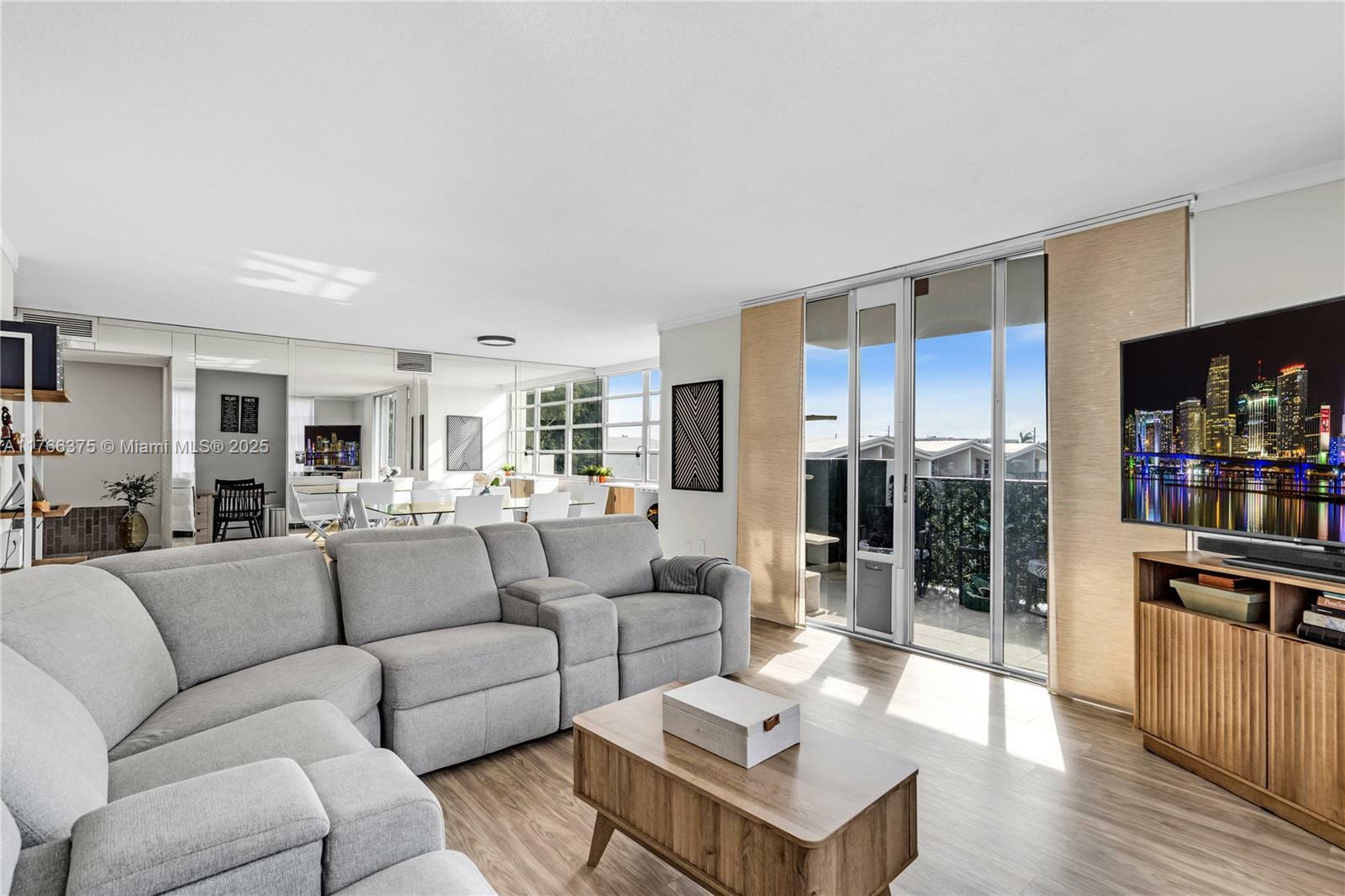 Property Photo: 2780 NE 183rd St 401 FL 33160