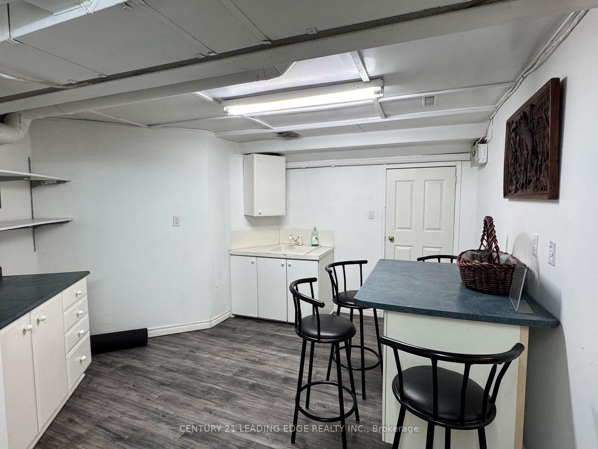 Photo de la propriété: 1385 Daniel Creek Road Bsmt ON L5V 1V3