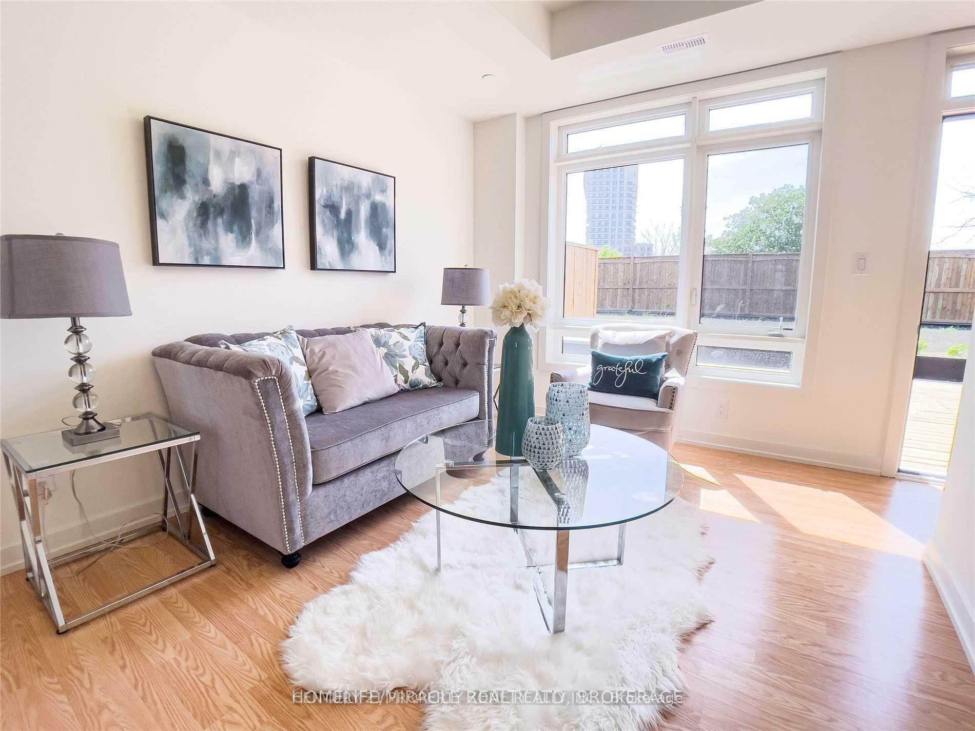 Photo de la propriété:  370 Red Maple Road 23  ON L4C 6P5 