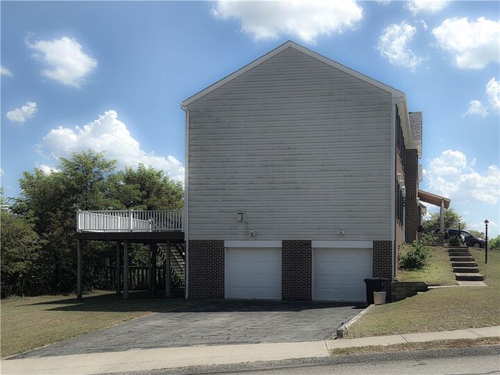 Property Photo: 100 Willow Dr PA 15065
