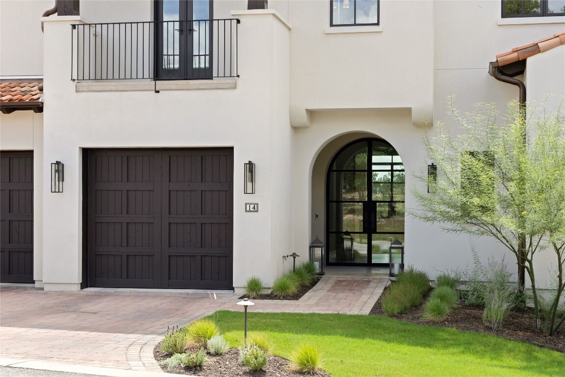 Property Photo: 4401 Amarra Drive 14 TX 78735