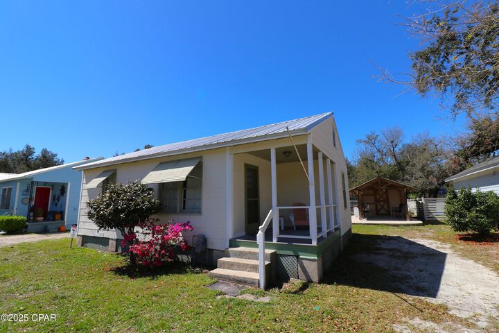 Property Photo: 207 Linda Avenue FL 32401