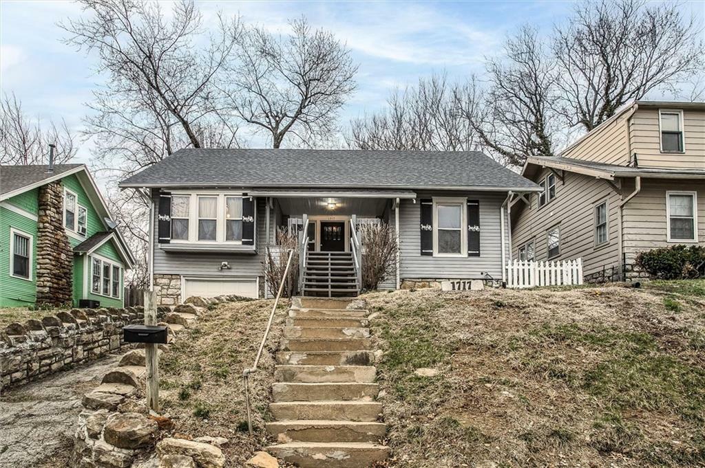 Property Photo: 1717 S Crescent Street MO 64052