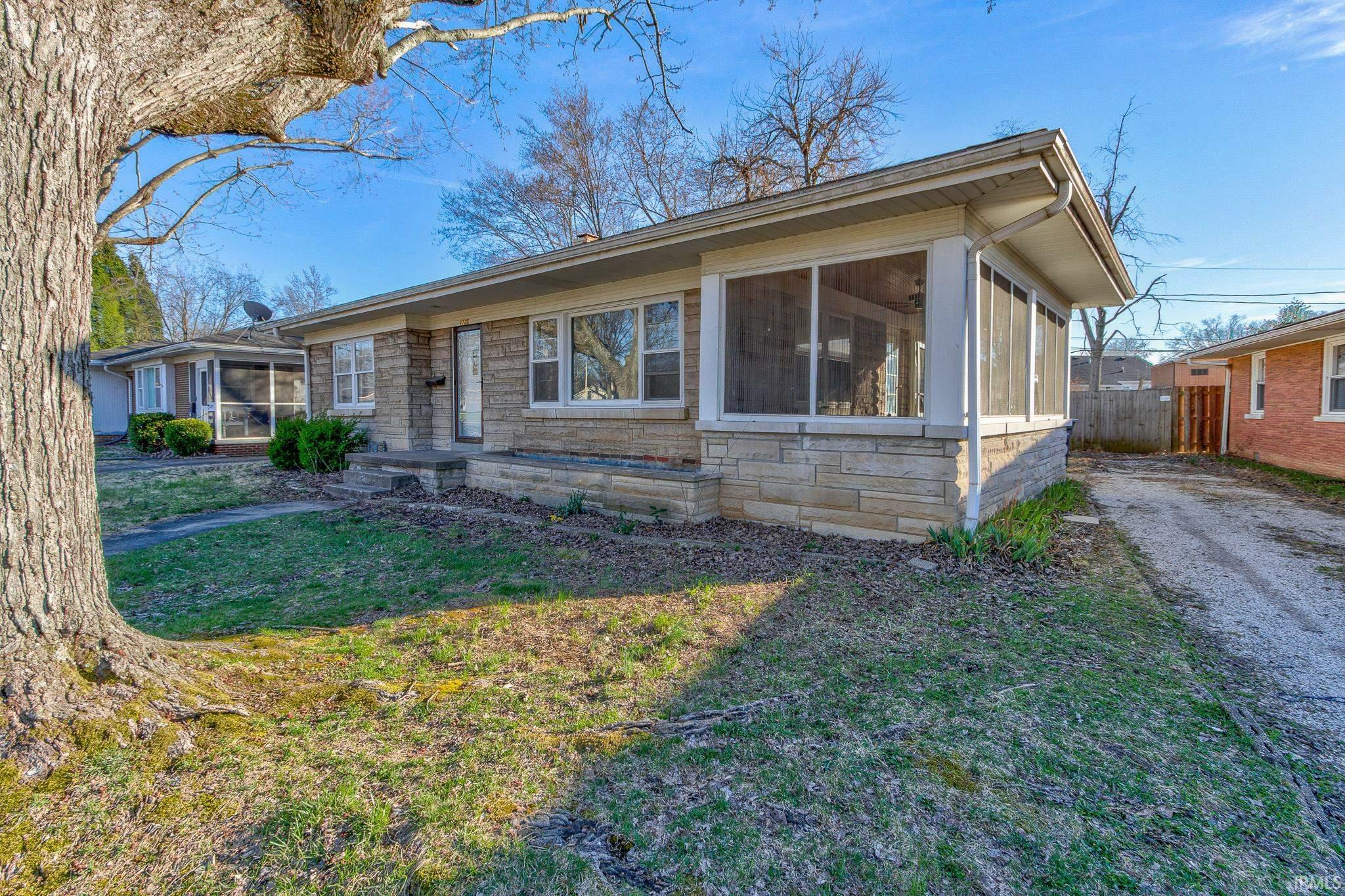 Property Photo:  1725 Southeast Boulevard  IN 47714 
