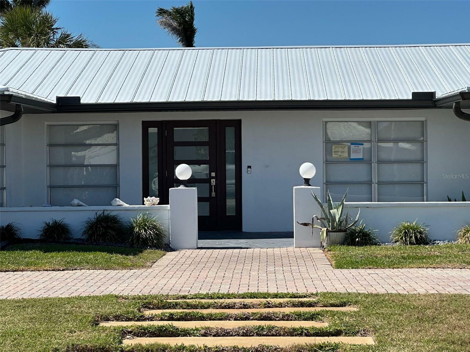 Property Photo: 537 Gunwale Lane FL 34228
