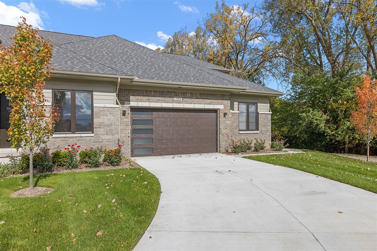 Property Photo: 7464 Gramercy Circle 19 MI 48322