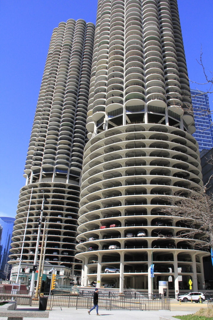 Property Photo: 300 N State Street 4010 IL 60654