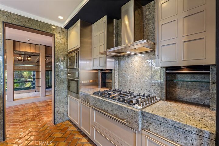 Property Photo: 6907 Treasure Trail CA 90068