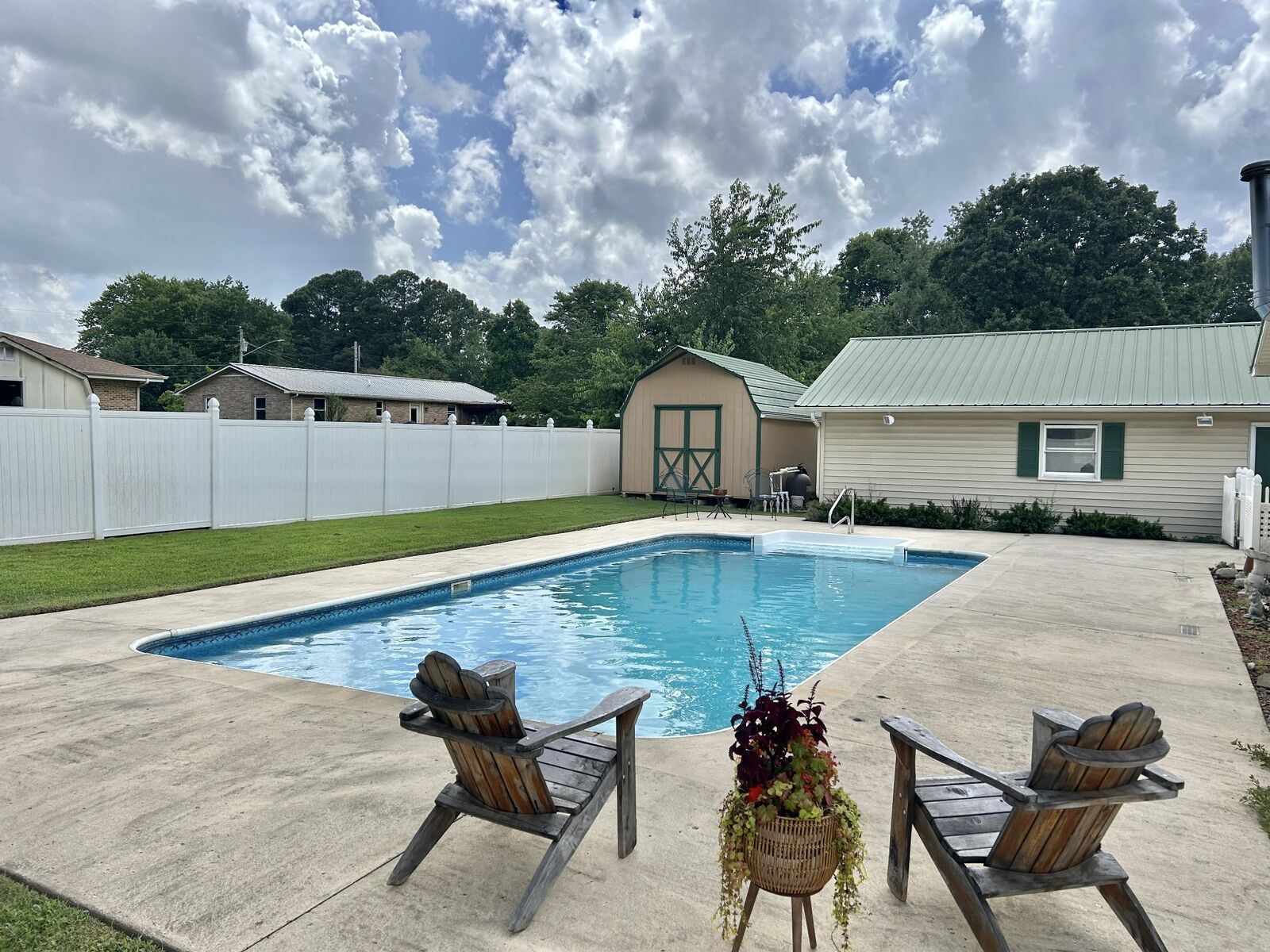 Property Photo: 1306 McMahan St TN 37355