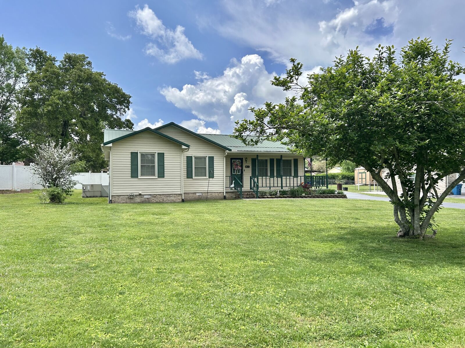 Property Photo:  1306 McMahan St  TN 37355 