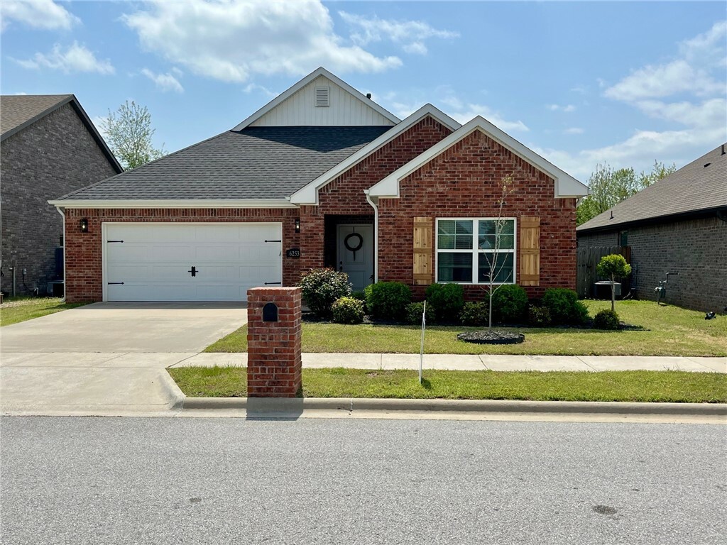 Property Photo: 6253 W Limerick Way AR 72704