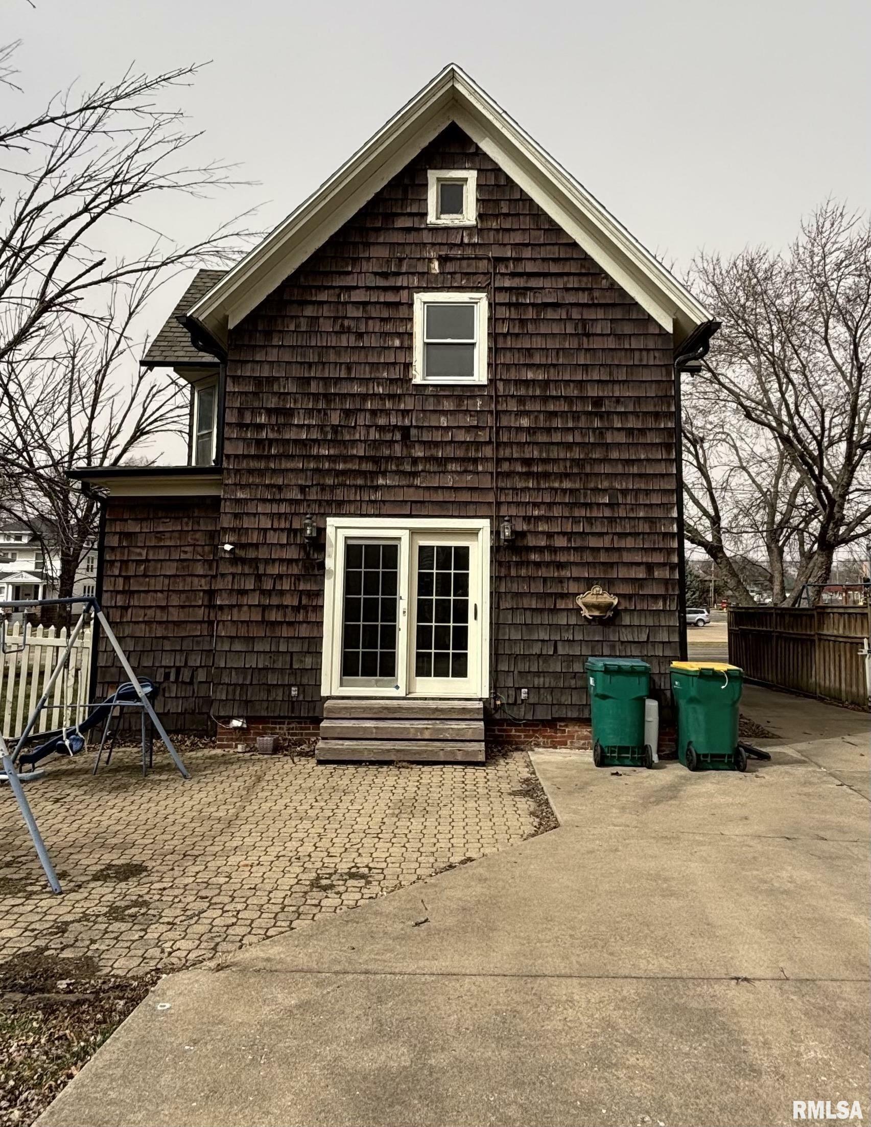 Property Photo: 581 N Seminary Street IL 61401