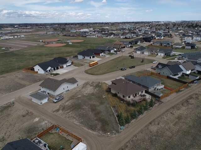 Property Photo: 6927 Meadowview Close AB T4K 1M4