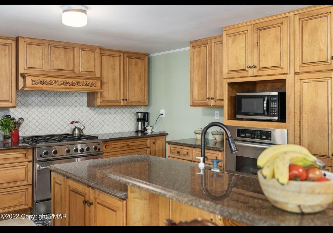 Property Photo: 148 Sycamore Circle PA 18210