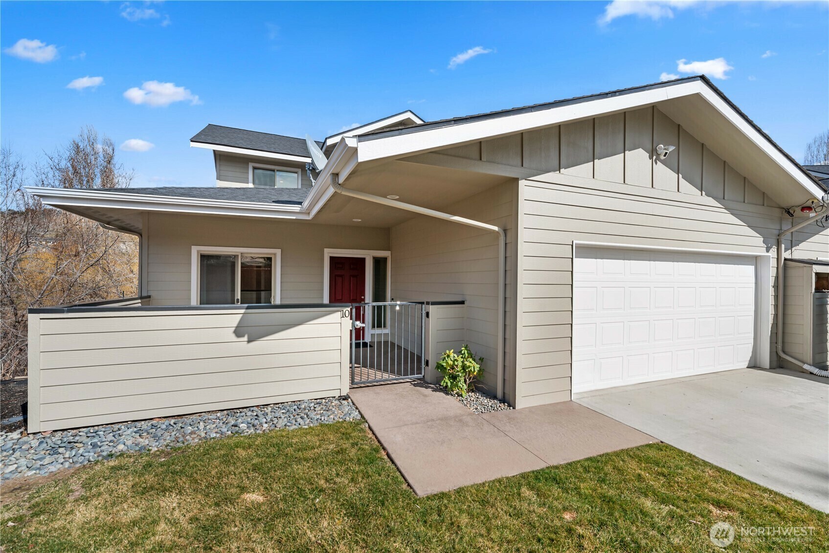 Property Photo: 411 19th Street NE 10 WA 98802