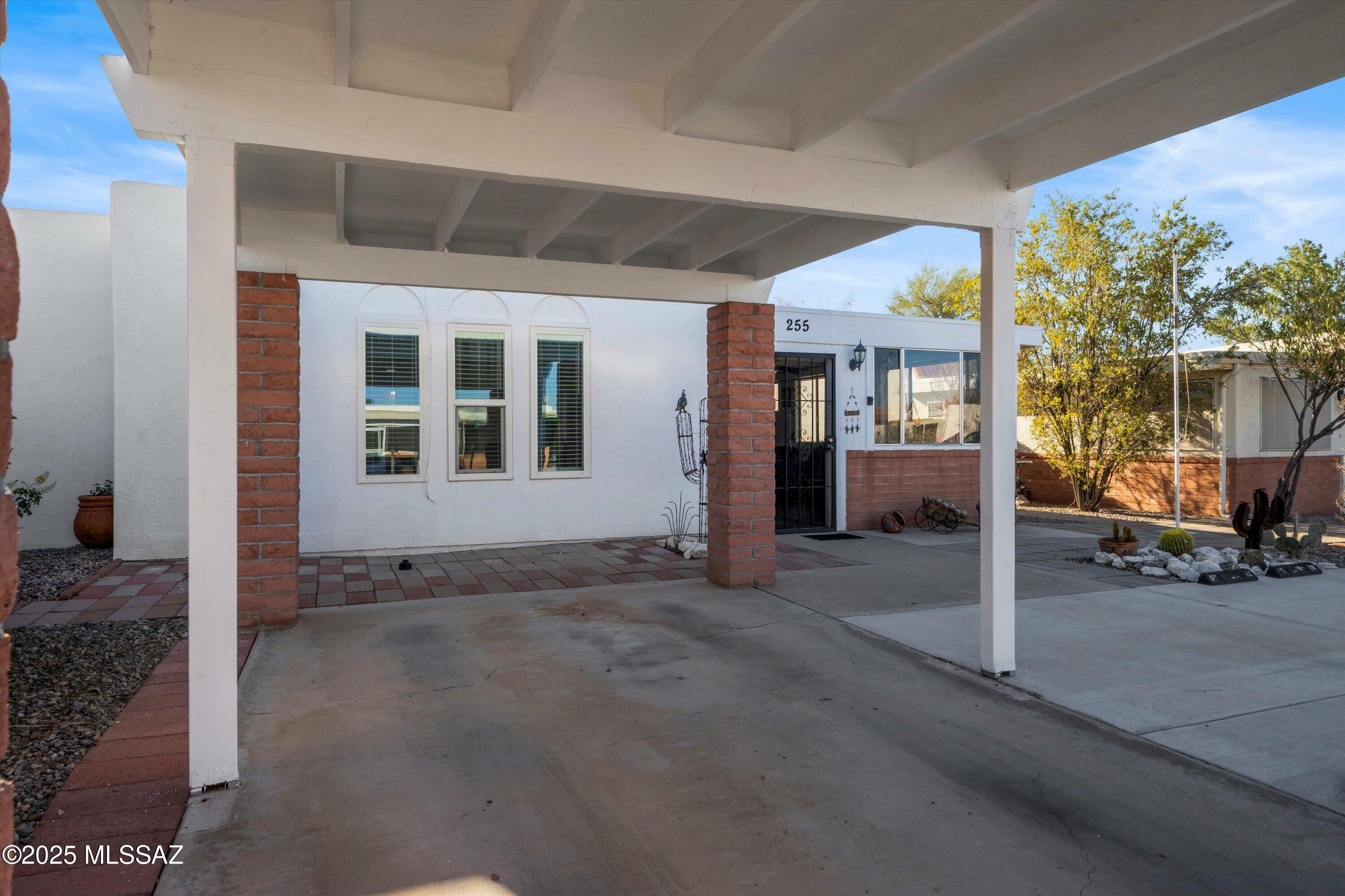 Property Photo: 255 N Paseo De Los Conquistadores AZ 85614
