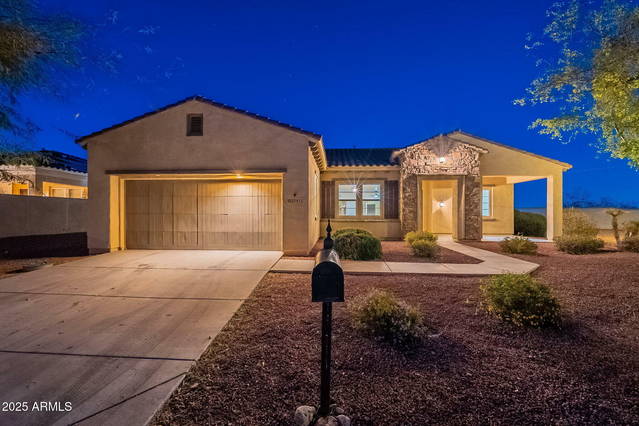 Property Photo: 21913 N Pedregosa Court AZ 85375