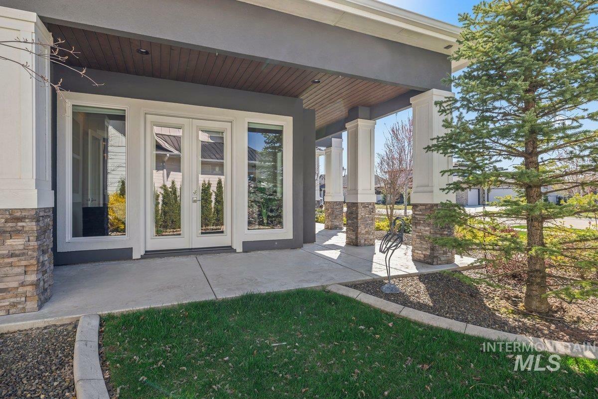 Property Photo: 844 S Lake Pointe Way ID 83616