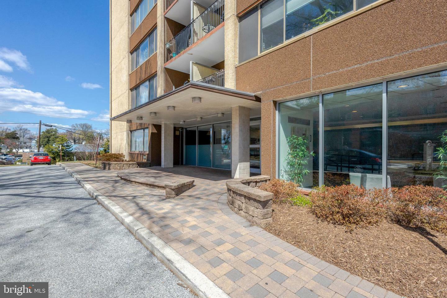 Property Photo: 4401 Cherry Hill Road 24 VA 22207