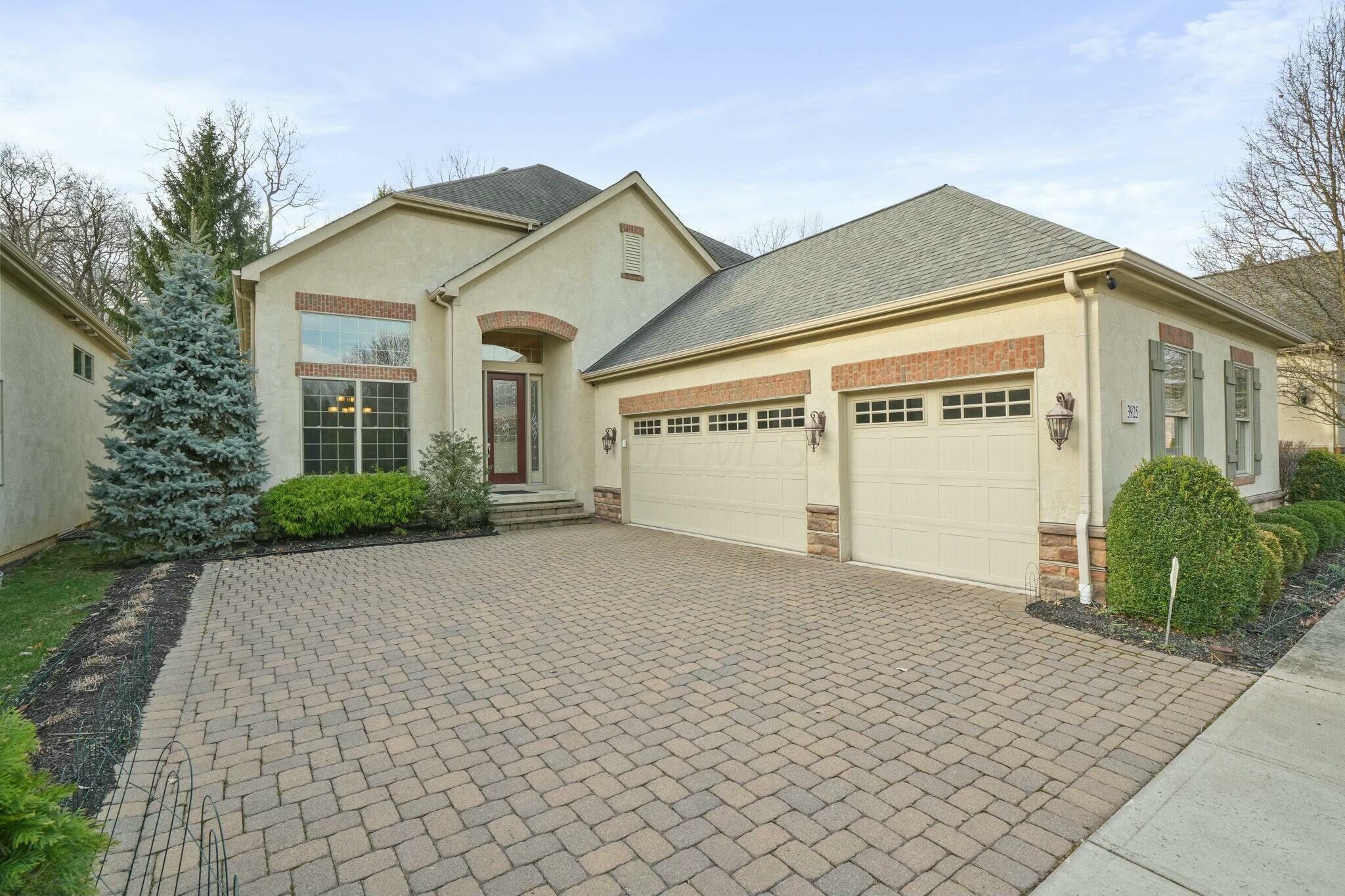 Property Photo: 3925 Shadowstone Way OH 43221