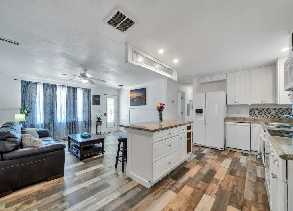 Property Photo: 14 2nd Avenue FL 32547