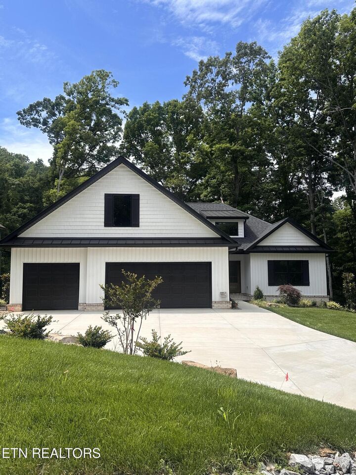 Property Photo:  301 Seminole Trace  TN 37774 