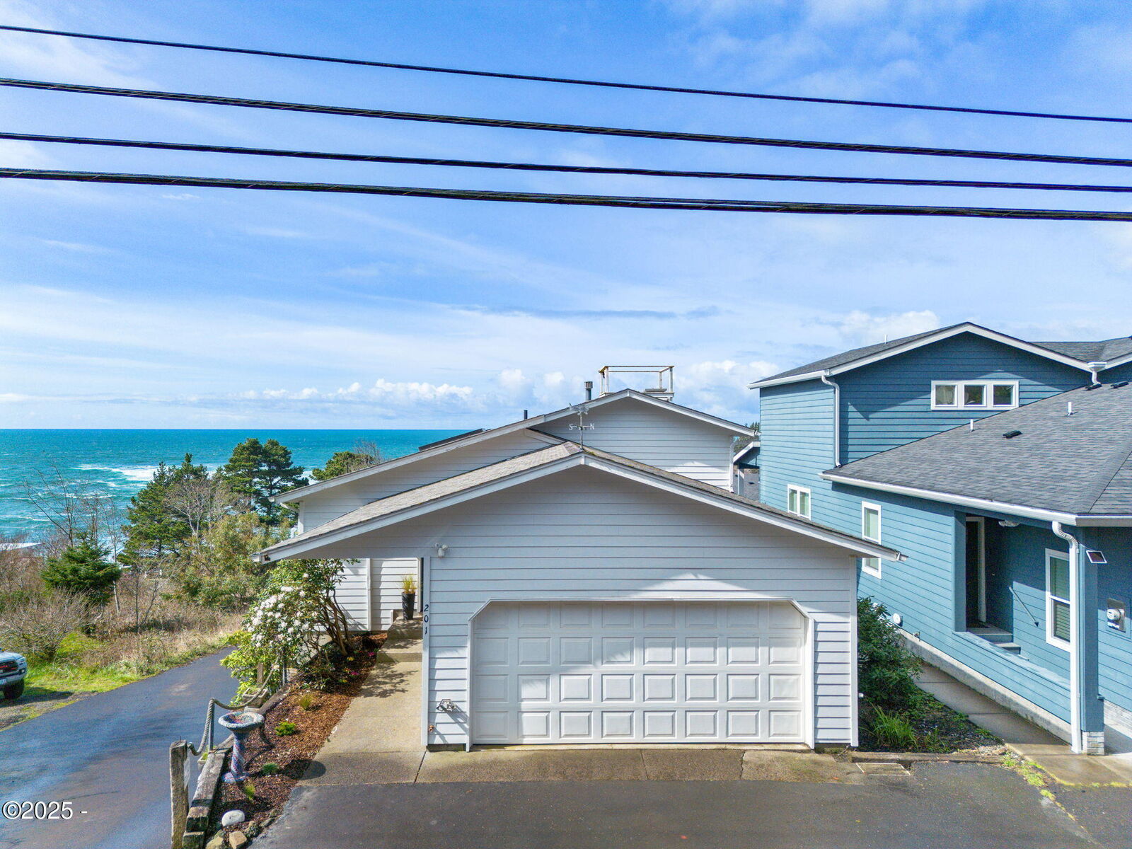 Property Photo:  201 NE Williams Avenue  OR 97341 