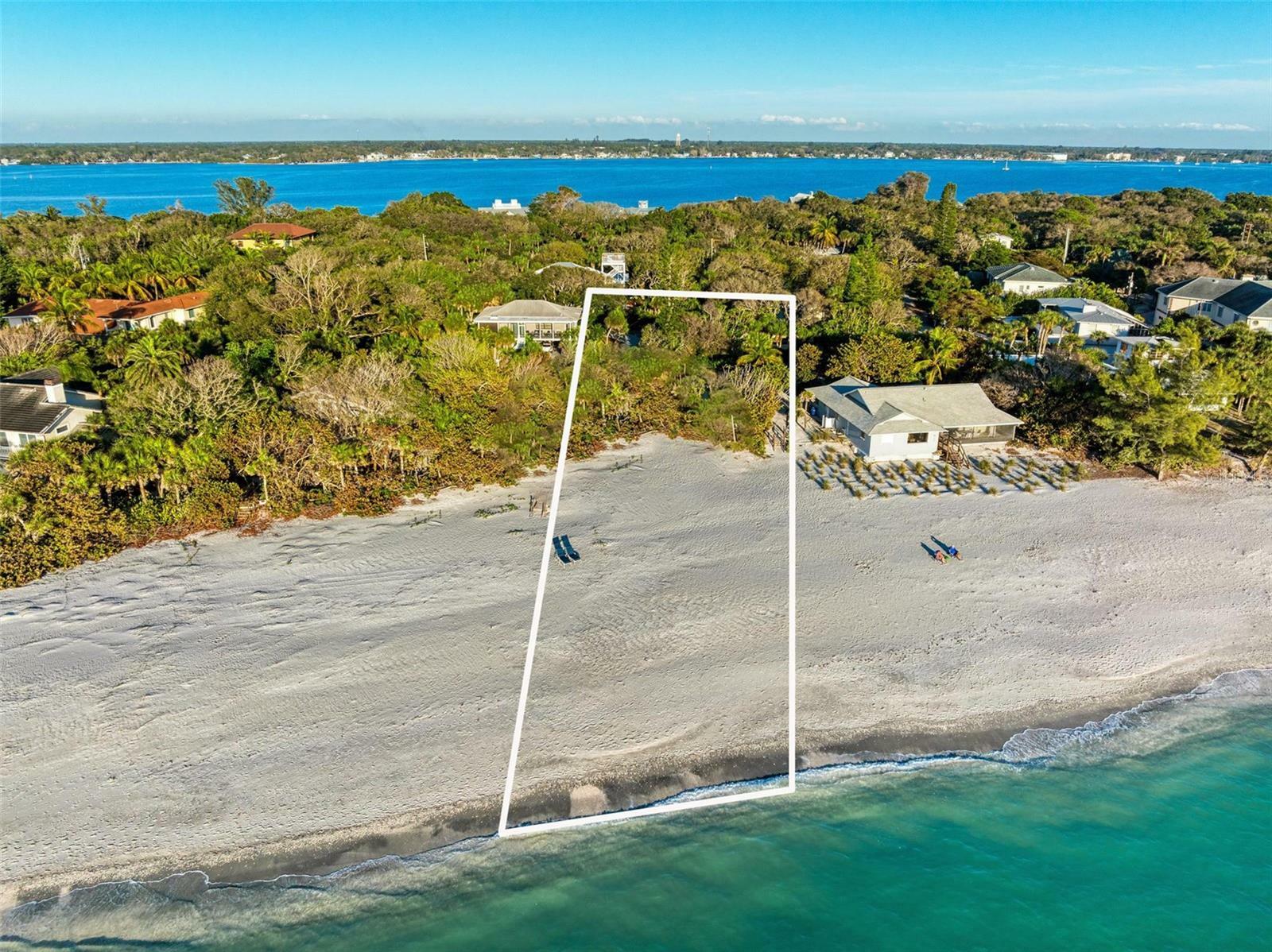 Property Photo: 6118 Gnarled Oak Drive FL 34223