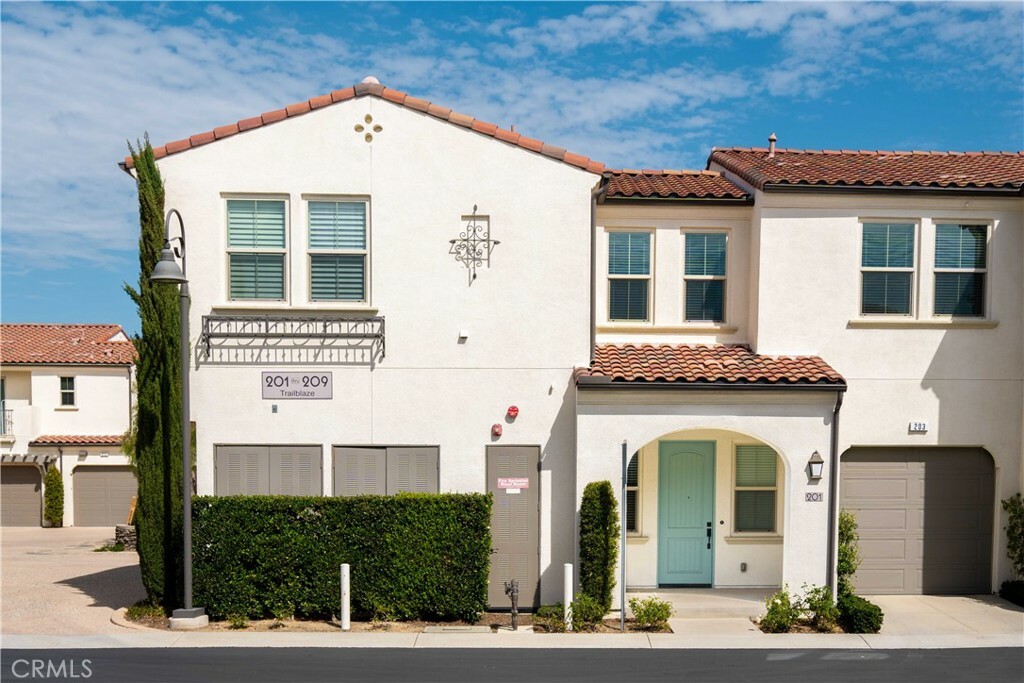Property Photo: 201 Trailblaze CA 92618