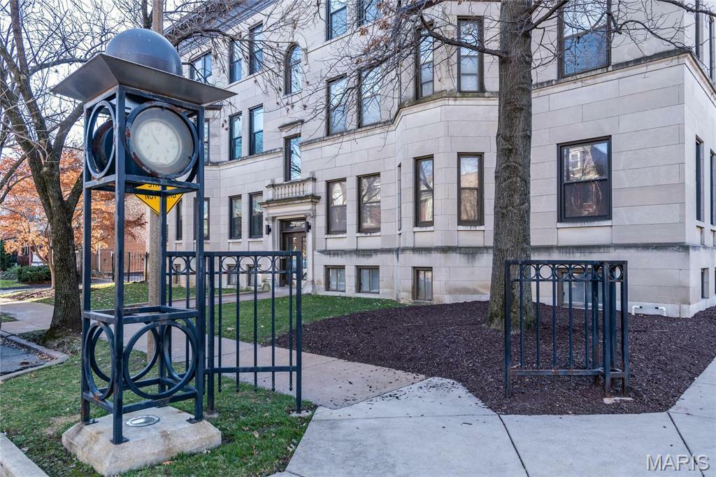 Property Photo: 4256 Maryland Avenue Llw MO 63108