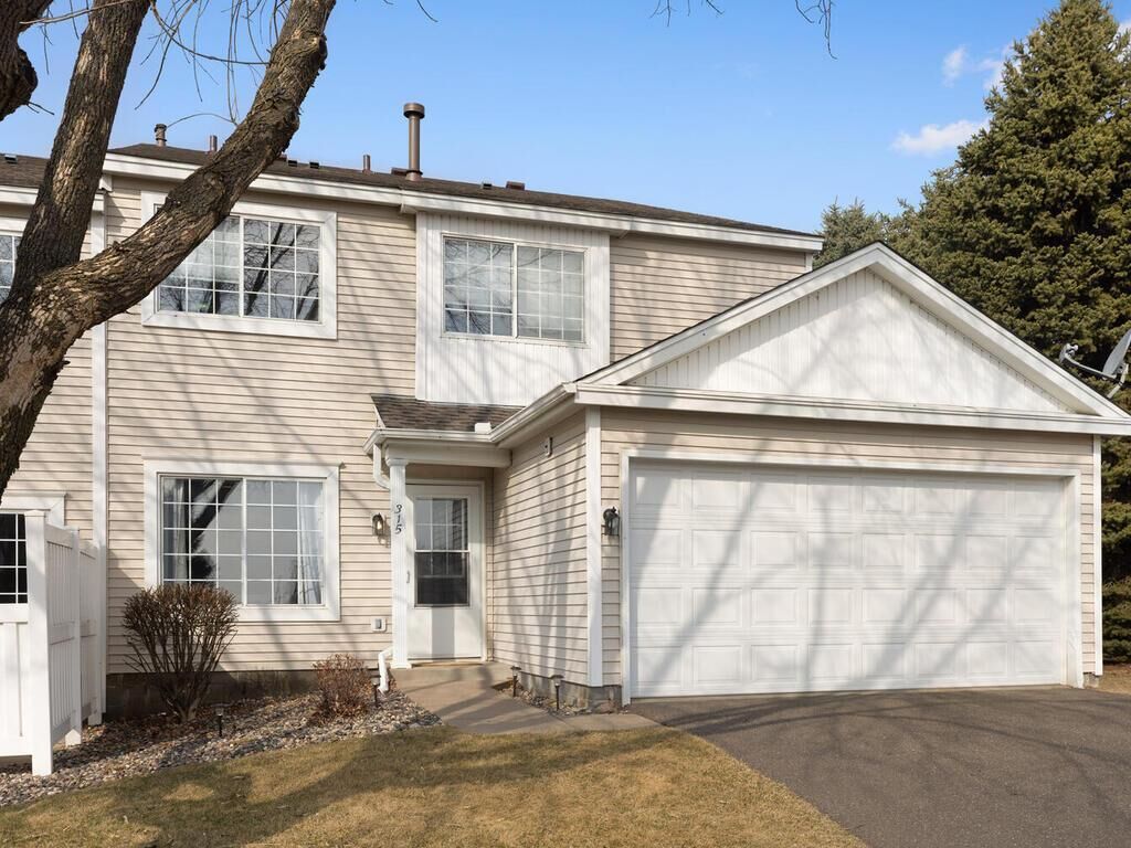 Property Photo:  315 Leeward Trail  MN 55129 