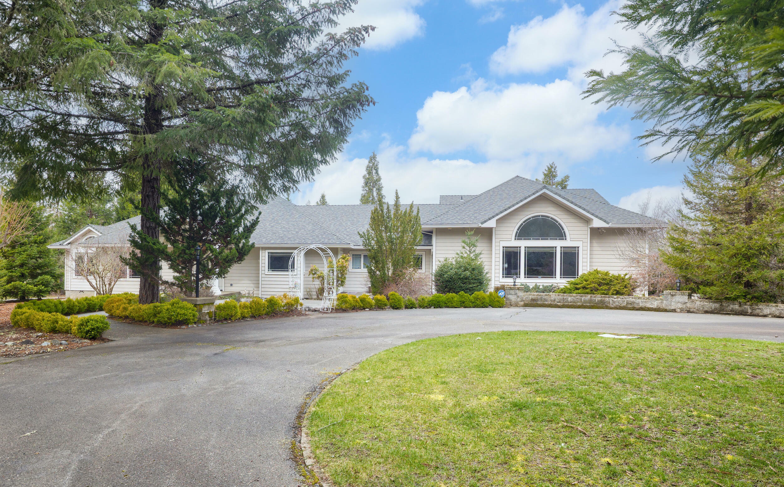 Property Photo: 353 Hixson Drive OR 97526