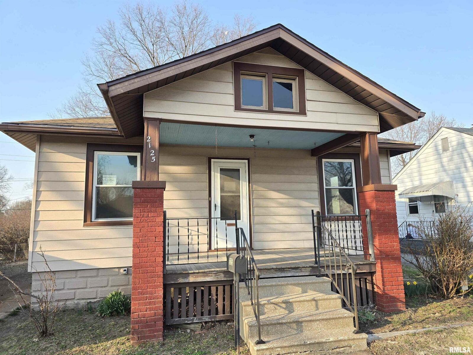 Property Photo: 2125 Woodlawn Avenue IL 62040